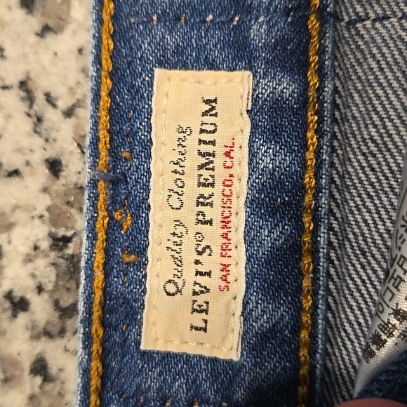 LEVI'S PREMIUM 501 BUTTON FLY BIG E RAW HEM JEAN SHORTS. SIZE 25. - Picture 3 of 9